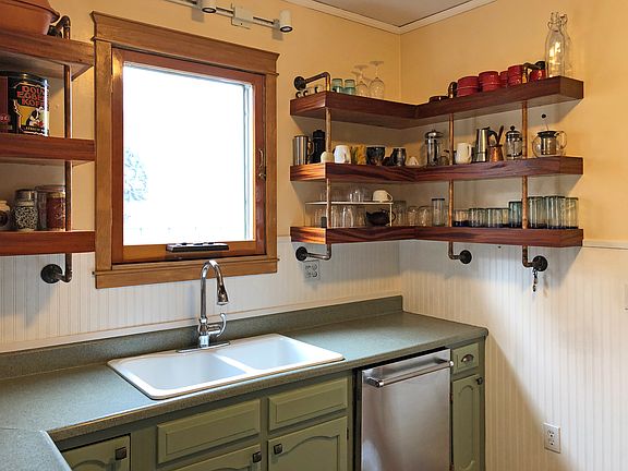 Kitchen with dish washer