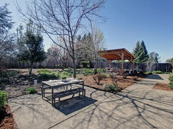 12505 Leeds Dr, Auburn, CA 95603