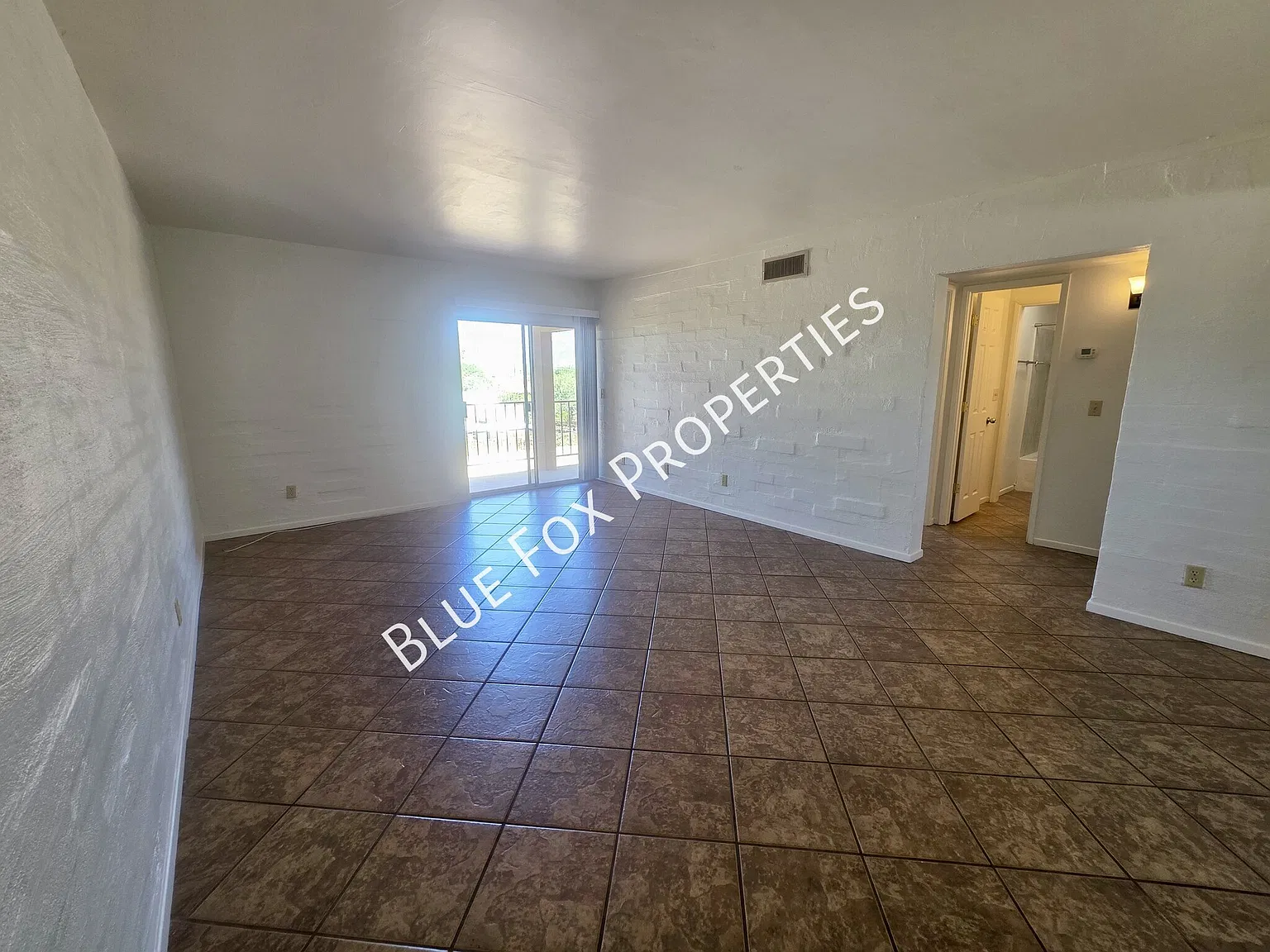 Charming 2-Bedroom Condo in a Convenient Central Location — Photo 4