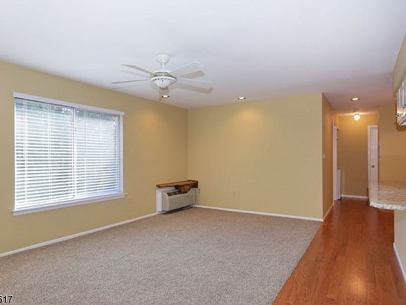 4th image of 31 Steeplechase Ct #32