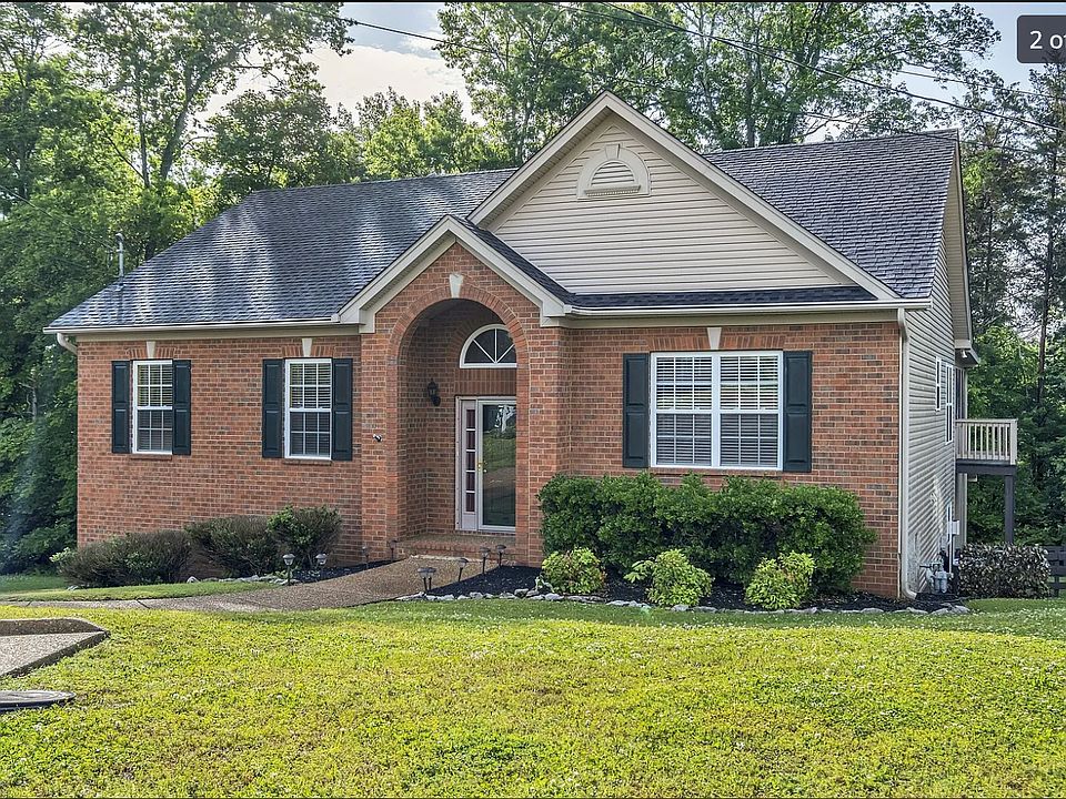 Cul-de-sac with massive amounts of parking behind the house.