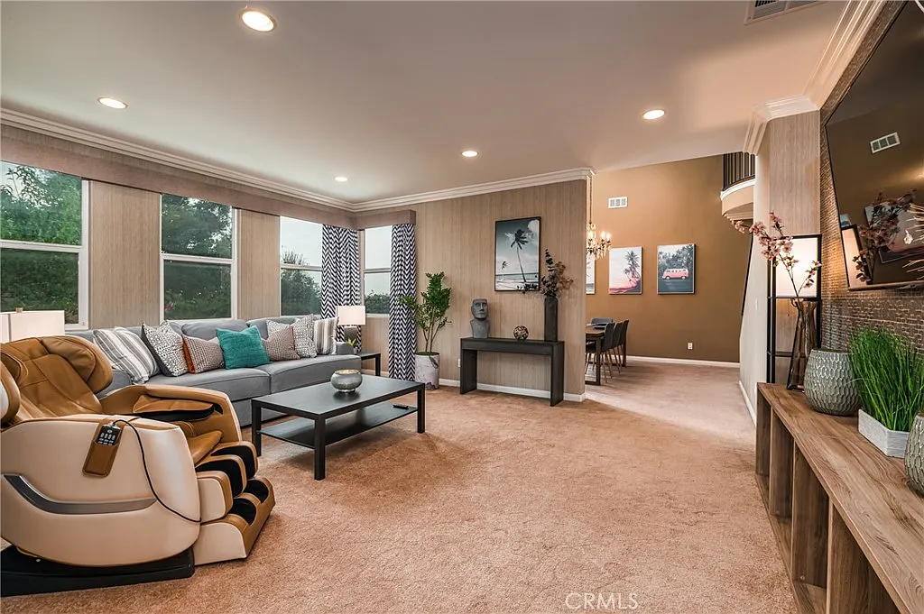 4 bed, 3217 sqft, $4,000 — Photo 2
