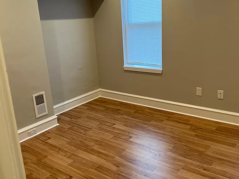 4435 Edgemont St — Photo 10