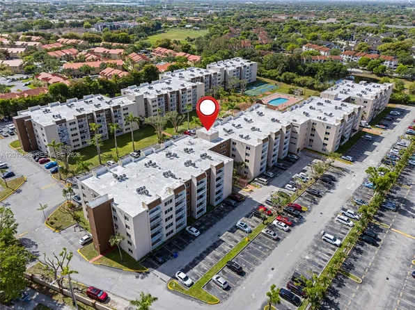 6950 Miami Gardens Dr #2-506, Hialeah, FL 33015