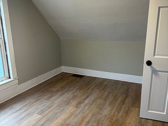 3rd image of 1317 Stoughton Ave #1/2