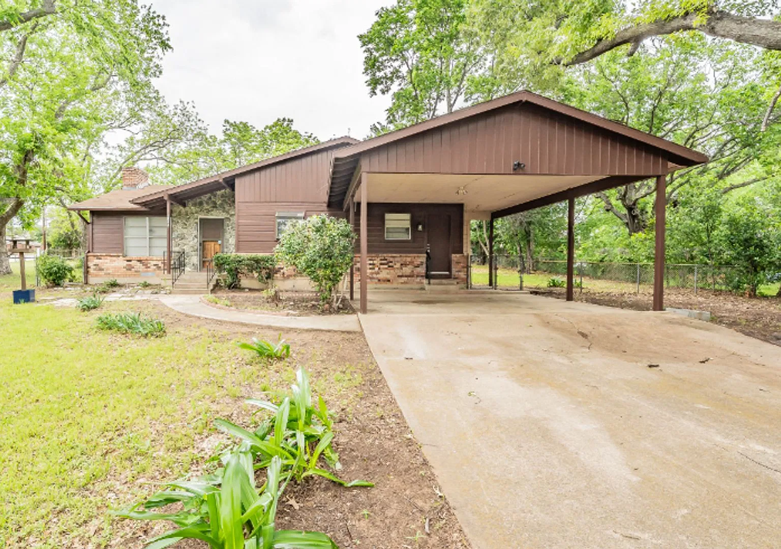 Beautifully updated 3 bedroom, 2 bath home in Grapevine! 1344 Mulholland Drive, Grapevine TX 76051 — Photo 3