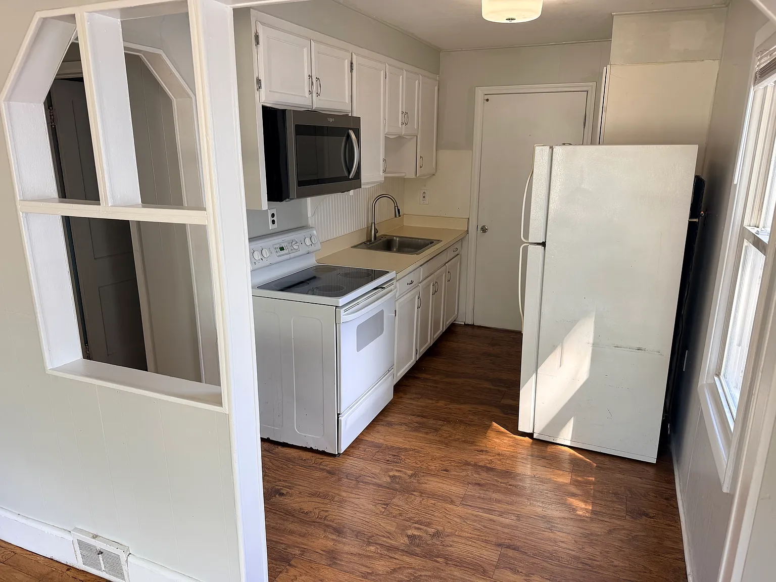 3 bed, 1100 sqft, $1,545 — Photo 4
