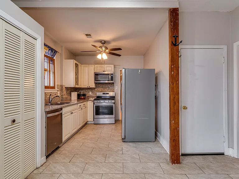 2293 Jackson Ave — Photo 27