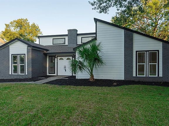 2nd image of 1814 Elmwood Court
