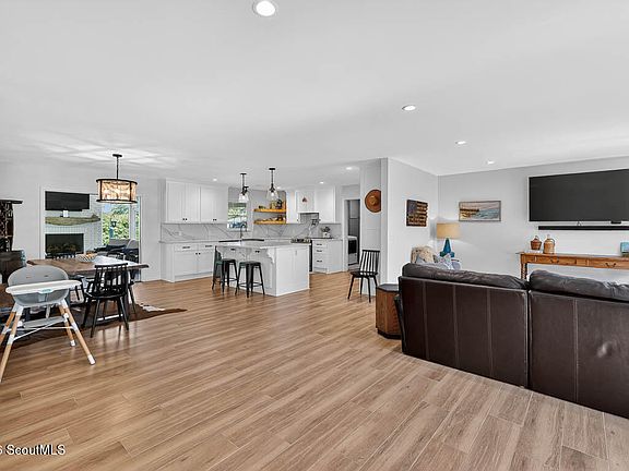 4th image of 549 Marsh Cir