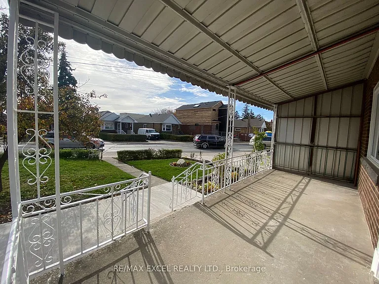 443 Vaughan Rd — Photo 4