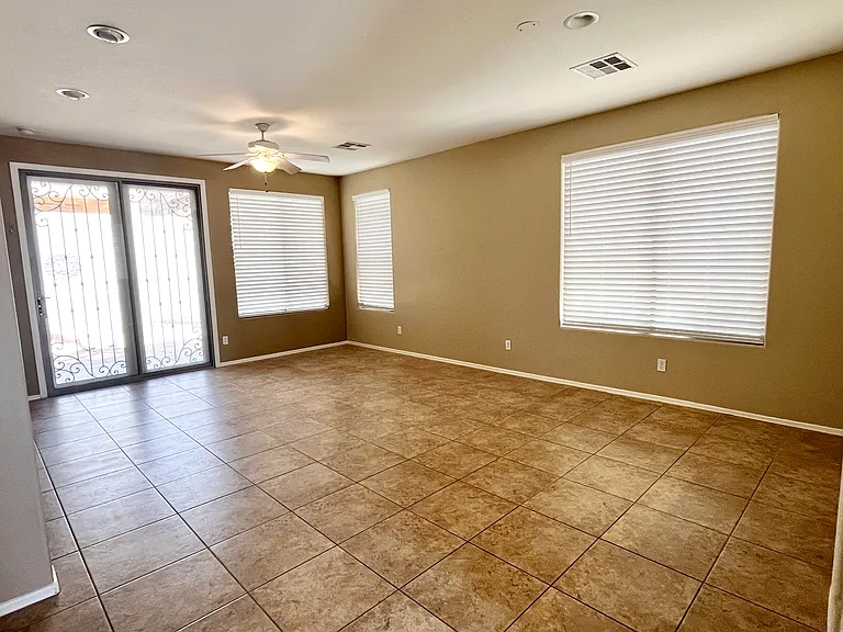 2518 W Florentine Rd — Photo 12