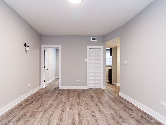 2nd image of 4178 N Clarendon Ave Floor 2