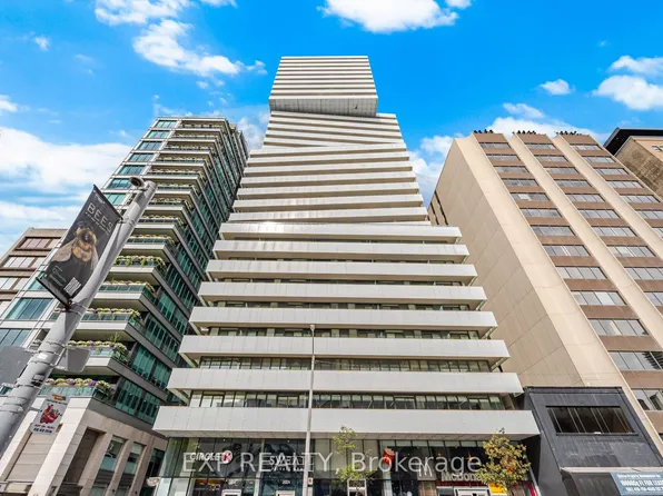 200 Bloor St W #2505, Toronto, ON M5S 0B1