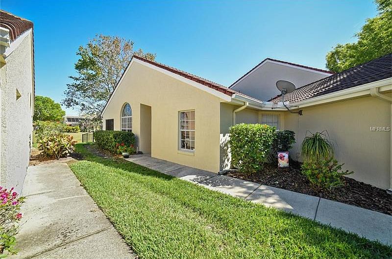 1st image of 2563 Albion Ave