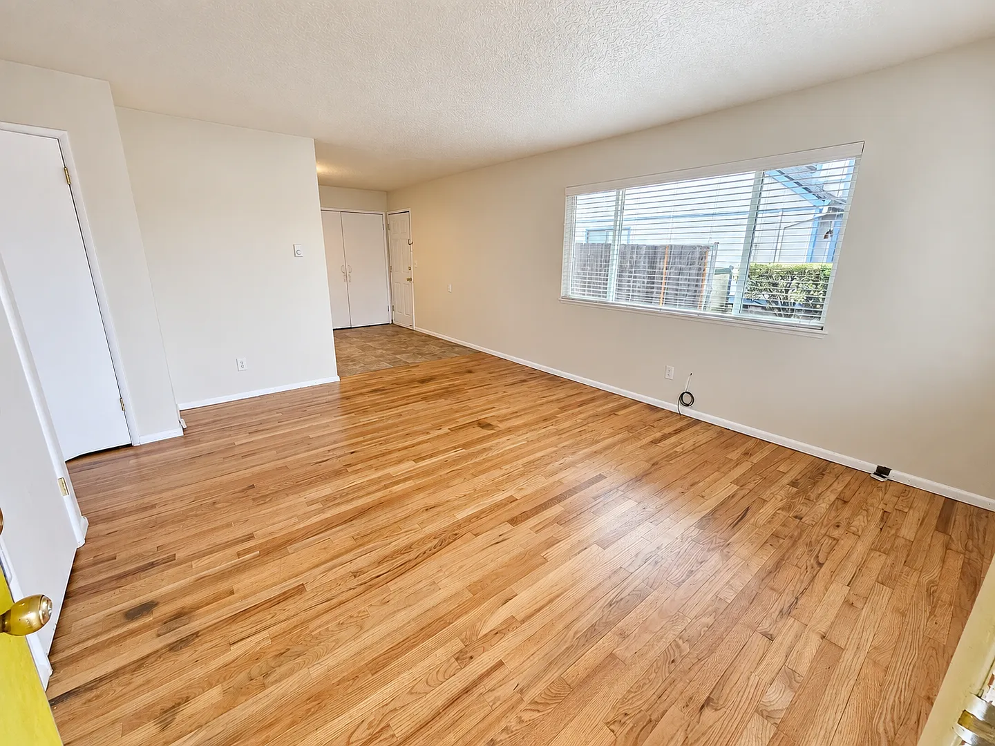 4412 SE 57th Ave * Great 2 Bed, 1 Bath Duplex Apartment in Inner Portland — Photo 2