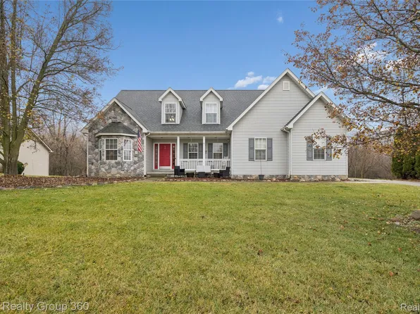 15082 Meadow Ln, Linden, MI 48451