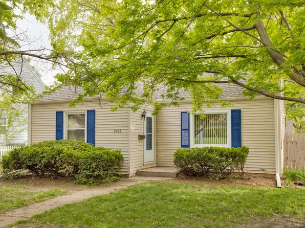 1832 Vine St, West Des Moines, IA 50265