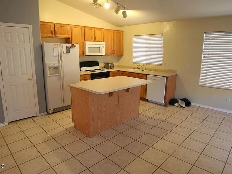 12710 W Earll Dr — Photo 11