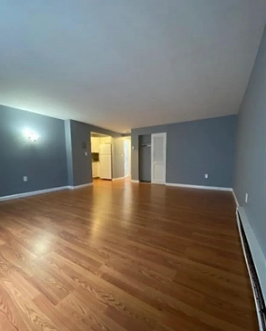 1186 Worcester Rd — Photo 2