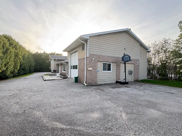 66 Metro Rd N, Georgina, ON L4P 1C3