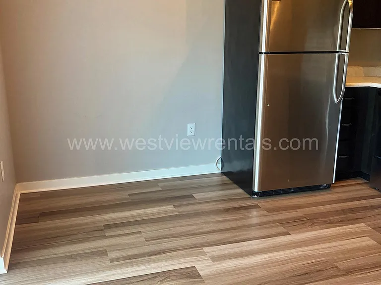 203 E Laurel St — Photo 23