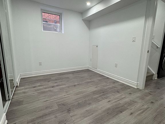 5th image of 674 Thompson Rd S