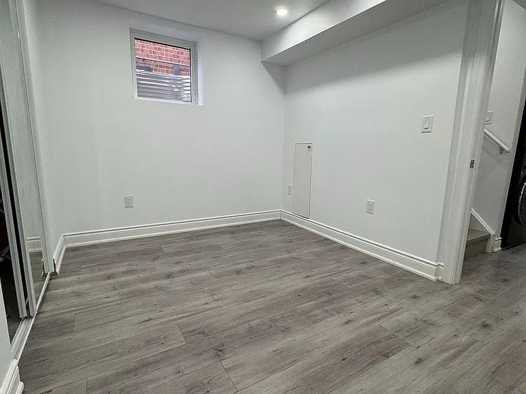 674 Thompson Rd S #LOWER — Photo 5