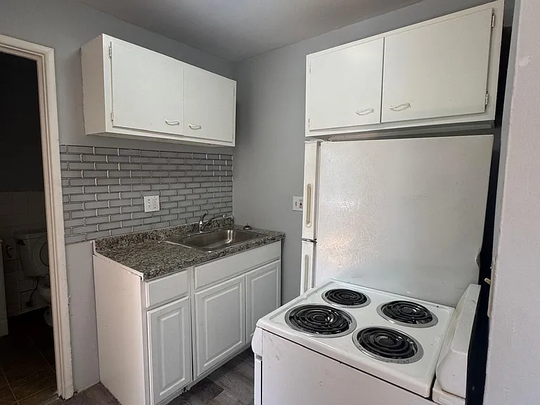 155 Birdseye St #C7 — Photo 7