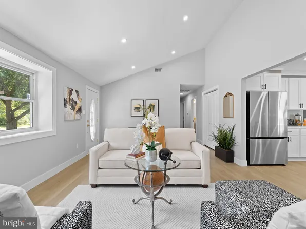 35 Violet St, Browns Mills, NJ 08015