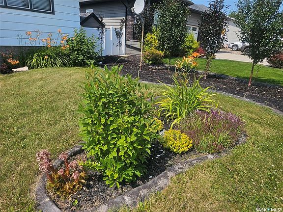 2nd image of 817 2nd STREET W