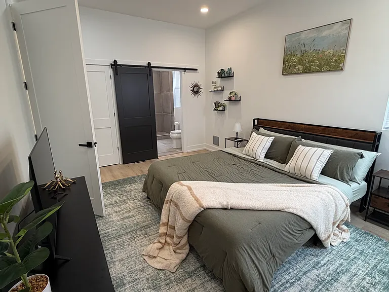 1747 S Meridian St #1747 — Photo 6