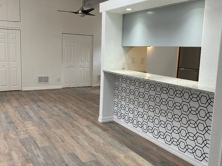 325 S Union Ave #B — Photo 4