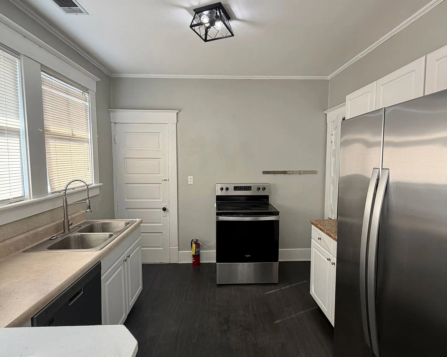 Charming 2-Bedroom, 2-Bath Home in Ardsley Park — Photo 3