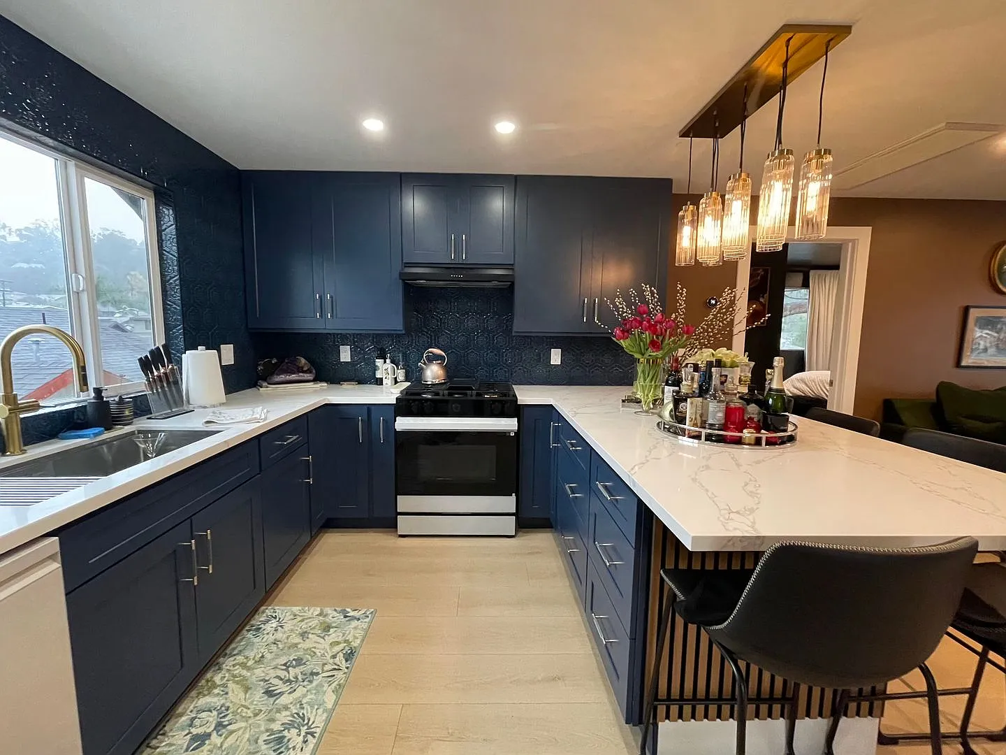 Sophisticated Modern Hideaway in the Heart of Eagle Rock 2 BED /2BA + Garage — Photo 4