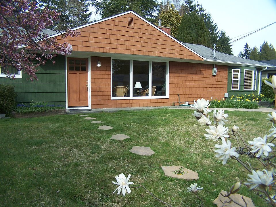 Neatly landscaped with great curb appeal....