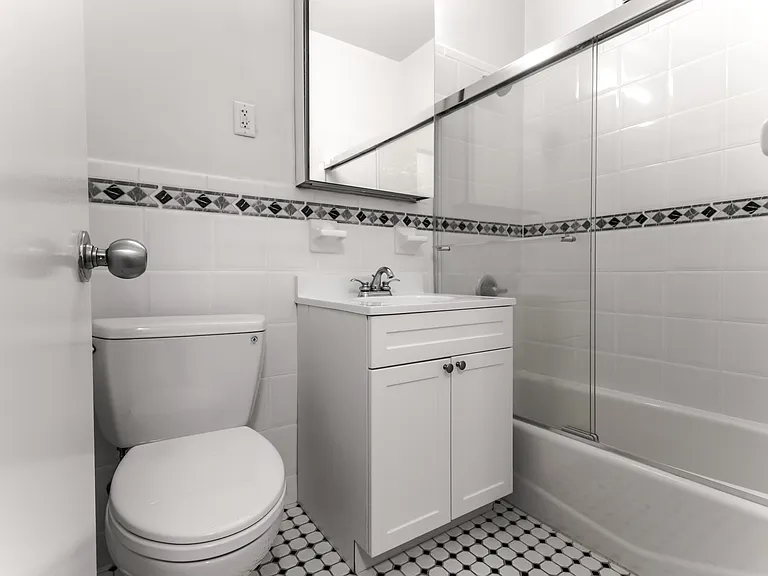 4 Park Ave #9G — Photo 4
