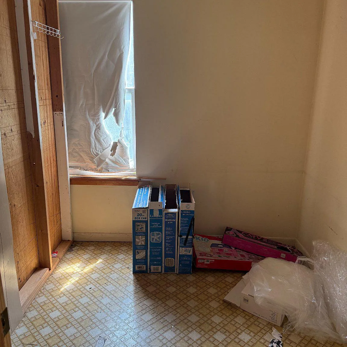 1 bed, 1.0 bath, 700 sqft, $1,200 — Photo 2
