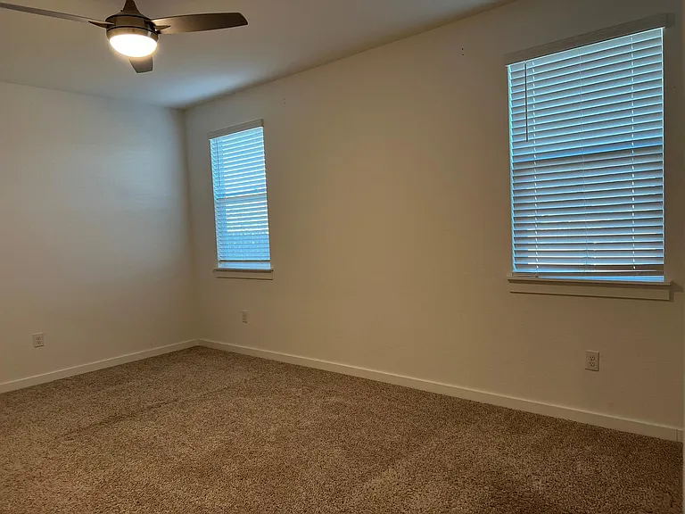 14213 Cantarra Dr — Photo 11