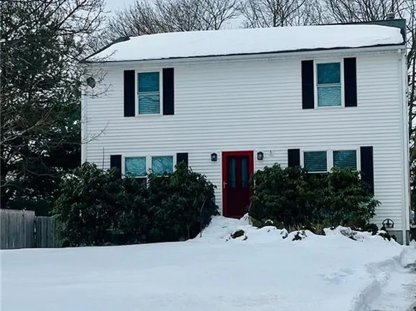 151 Dover Ave, East Providence, RI 02914