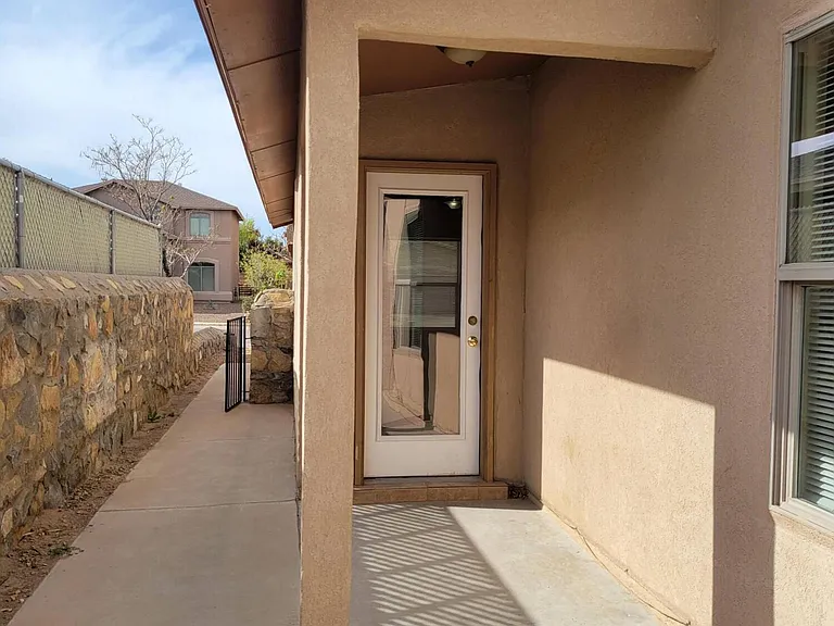 14211 Otter Point Dr — Photo 50