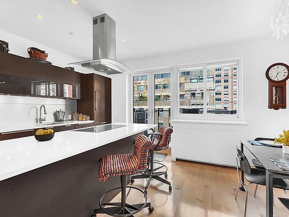 5th image of 534 W 42nd St APT 8