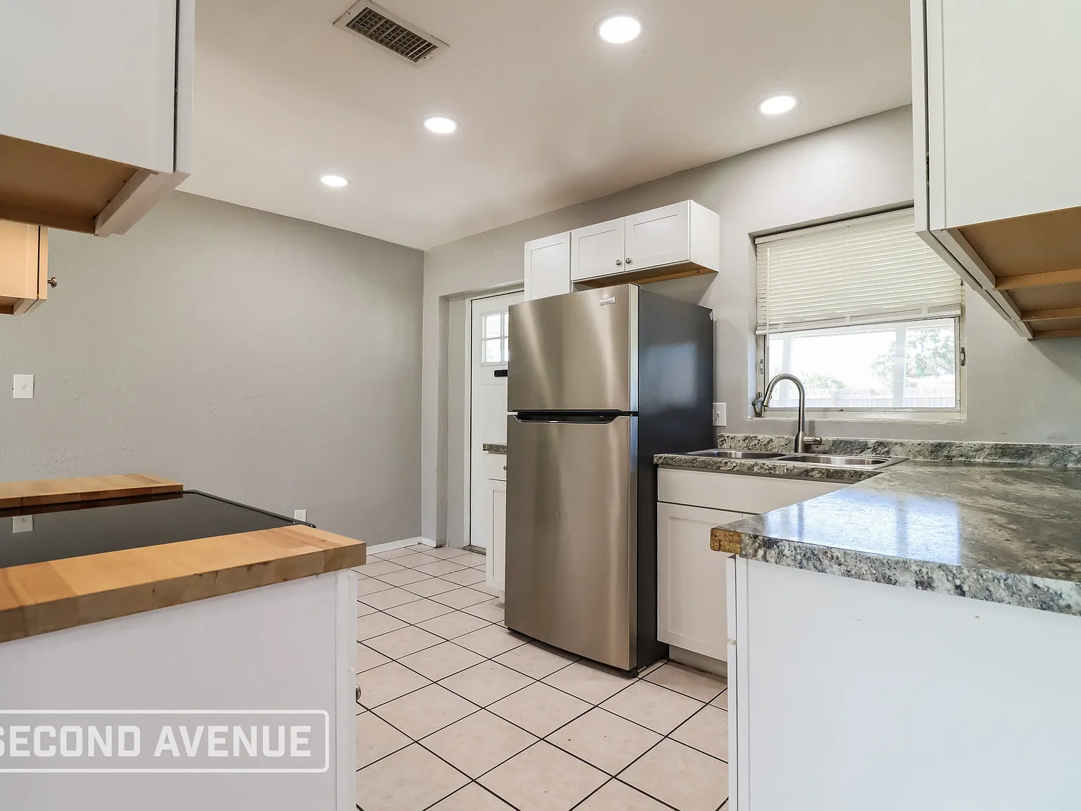 3 bed, 1.0 bath, 1012 sqft, $1,795 — Photo 2