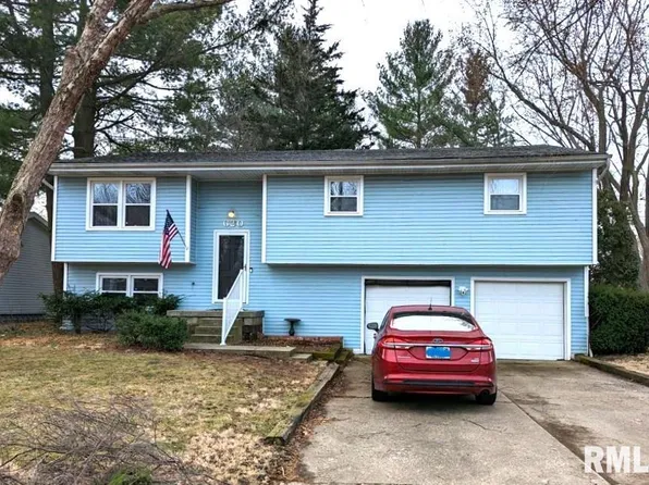 620 Magnolia Dr, Chatham, IL 62629