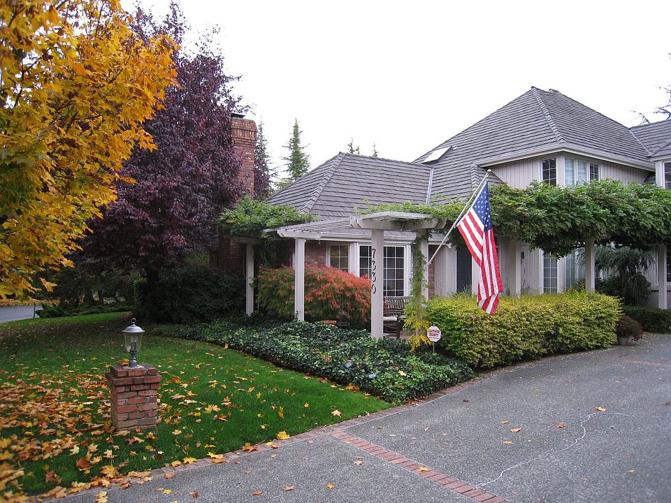 View from driveway of front patio / entrance area