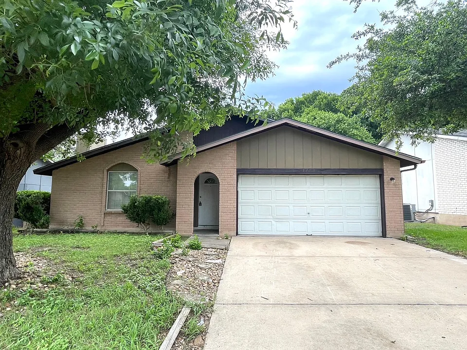1729 Cricket Hollow Dr