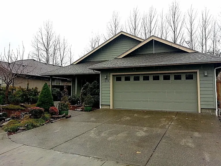 1672 SW Waterstone Dr — Photo 1