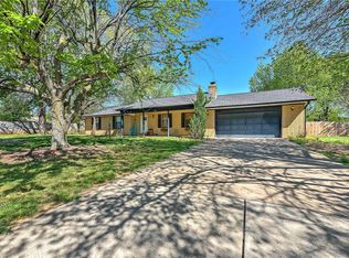 212 Robinson Ave, Lowell, AR 72745