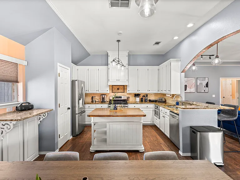 324 Woodcrest Dr — Photo 12