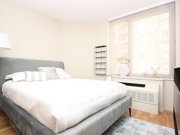 3rd image of 505 Saint Marks Ave APT 1B